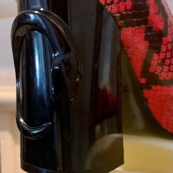 Roberto Cavalli size 7 red snake skin. - Picture 3 of 12